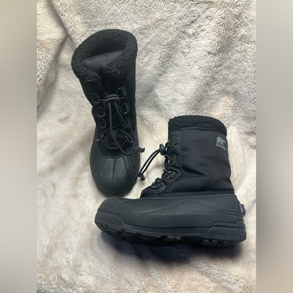 Boys Sorel Black Boots Size 1 - Picture 1 of 8